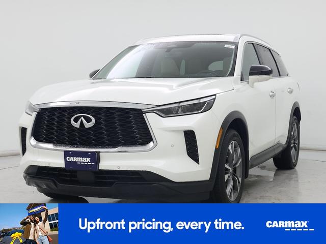 Photo of 2023 White INFINITI QX60