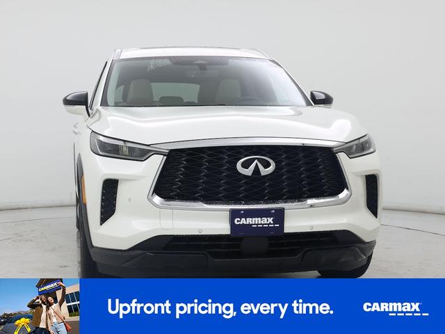 Photo of 2023 White INFINITI QX60