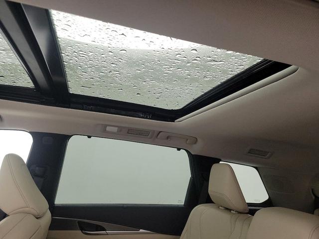 Photo of 2023 White INFINITI QX60