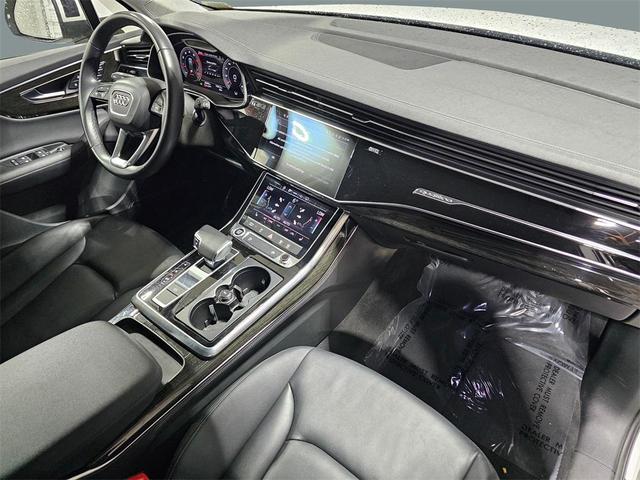 Photo of 2023 Mythos Black Metallic Audi Q7