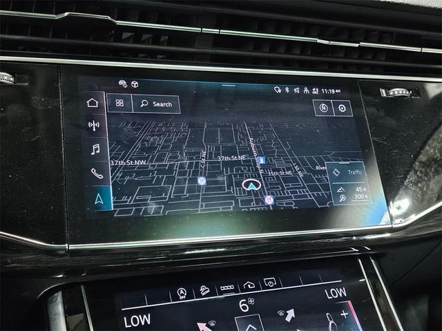 Photo of 2023 Mythos Black Metallic Audi Q7