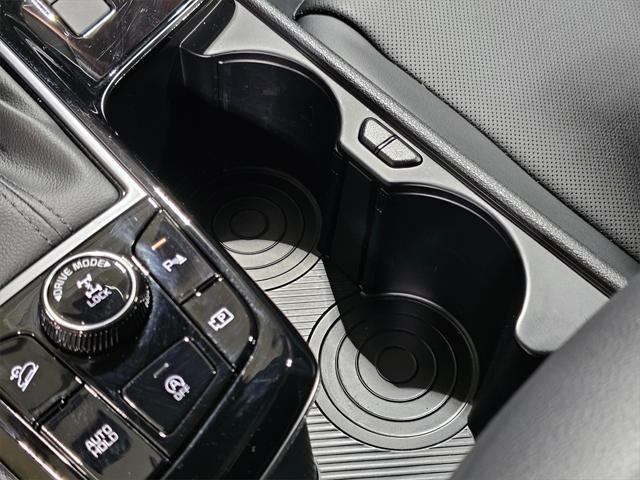 Photo of 2024 Glacial White Pearl Kia Sportage
