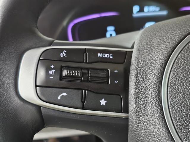 Photo of 2024 Glacial White Pearl Kia Sportage