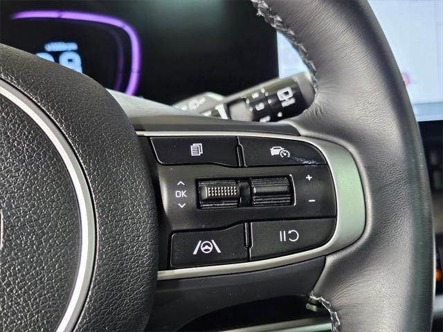 Photo of 2024 Glacial White Pearl Kia Sportage