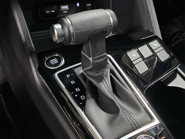 Photo of 2024 Glacial White Pearl Kia Sportage
