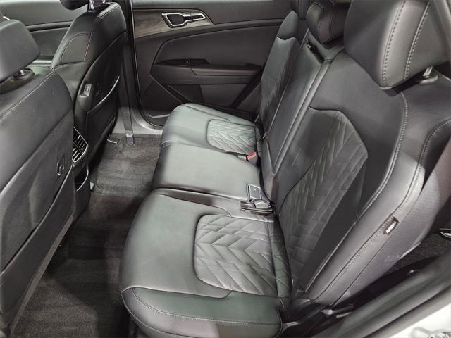 Photo of 2024 Glacial White Pearl Kia Sportage