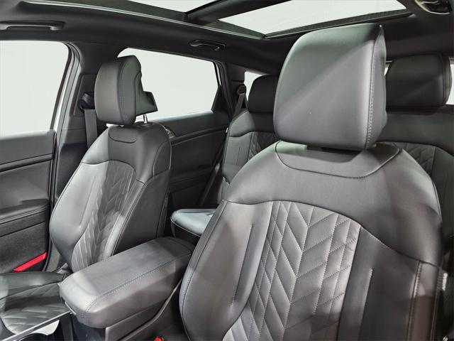 Photo of 2024 Glacial White Pearl Kia Sportage
