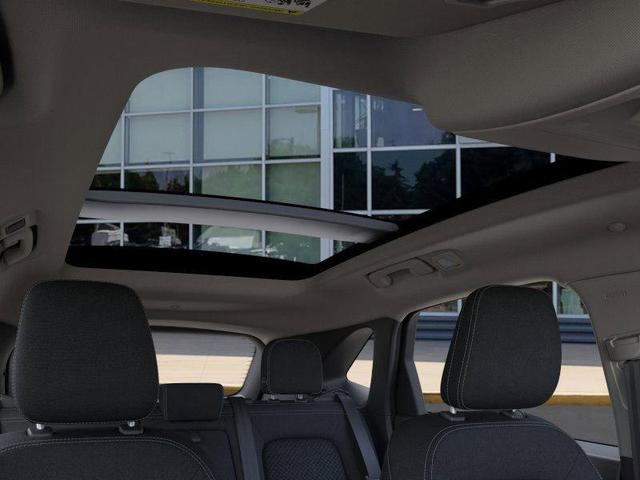 Photo of 2025 Oxford White Ford Escape