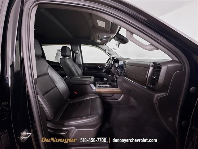 Photo of 2022 Black Chevrolet Silverado 1500