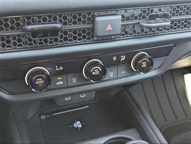 Photo of 2026 Platinum White Honda HR-V