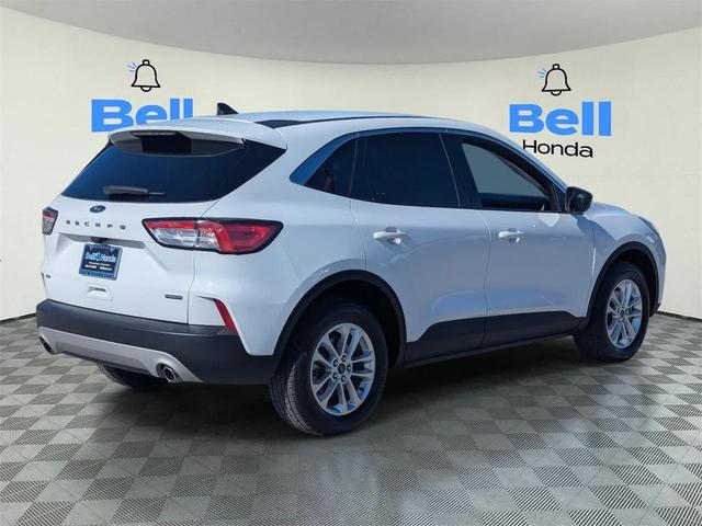 Photo of 2022 Oxford White Ford Escape