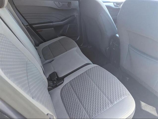 Photo of 2022 Oxford White Ford Escape