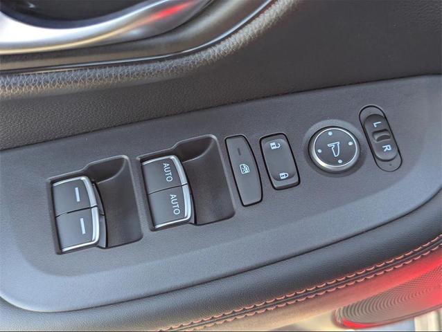 Photo of 2026 Platinum White Pearl Honda HR-V