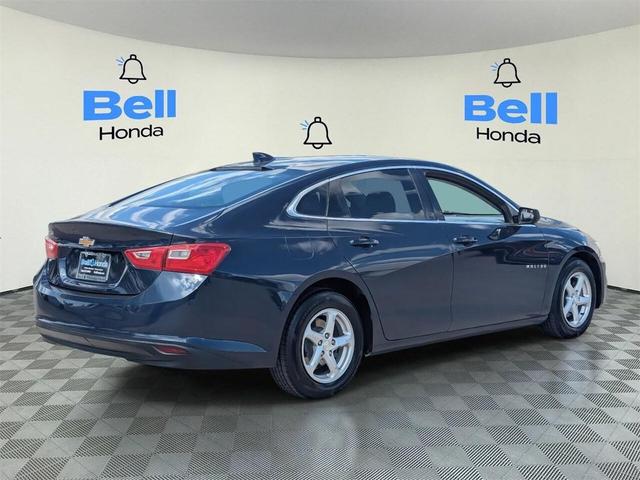 Photo of 2017 Blue Velvet Metallic Chevrolet Malibu