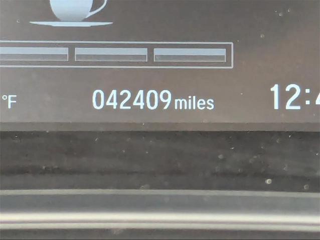 Photo of 2022 Platinum White Pearl Honda CR-V