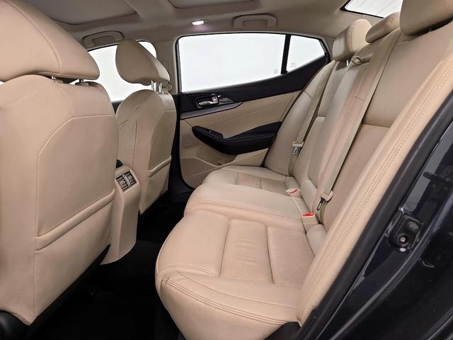 Photo of 2017 Gray Nissan Maxima