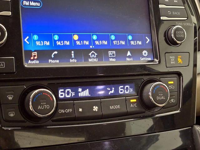 Photo of 2017 Gray Nissan Maxima