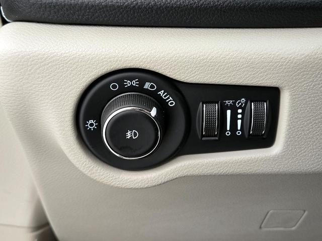 Photo of 2023 Black Chrysler Pacifica