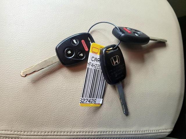 Photo of 2014 Burgundy Honda Pilot