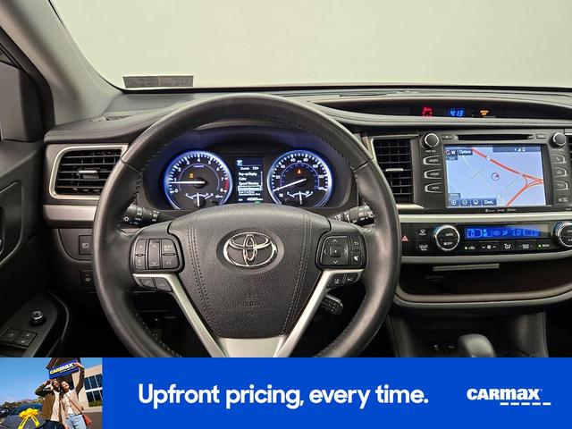 Photo of 2017 Red Toyota Highlander
