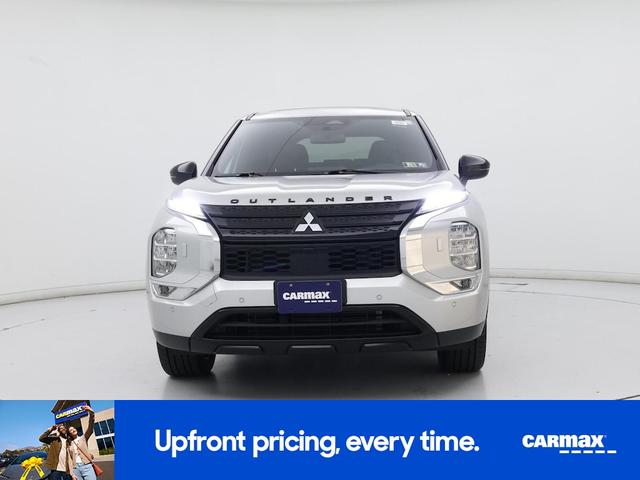 Photo of 2022 Silver Mitsubishi Outlander