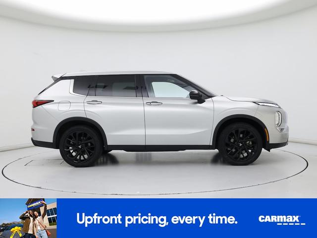 Photo of 2022 Silver Mitsubishi Outlander