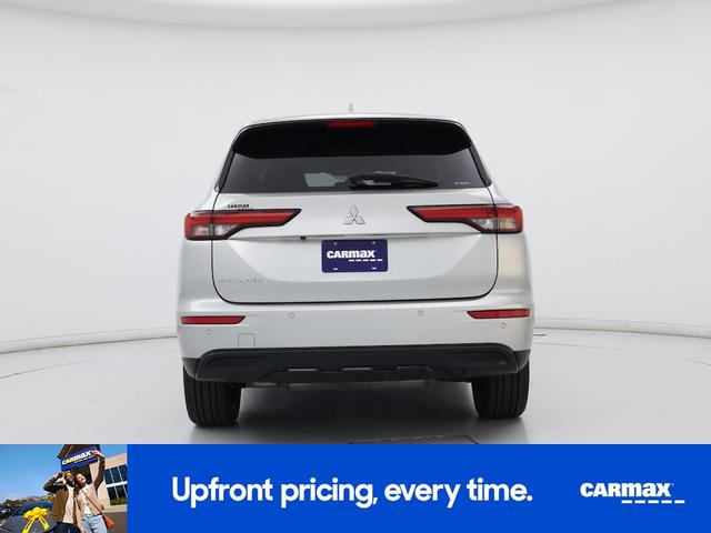 Photo of 2022 Silver Mitsubishi Outlander