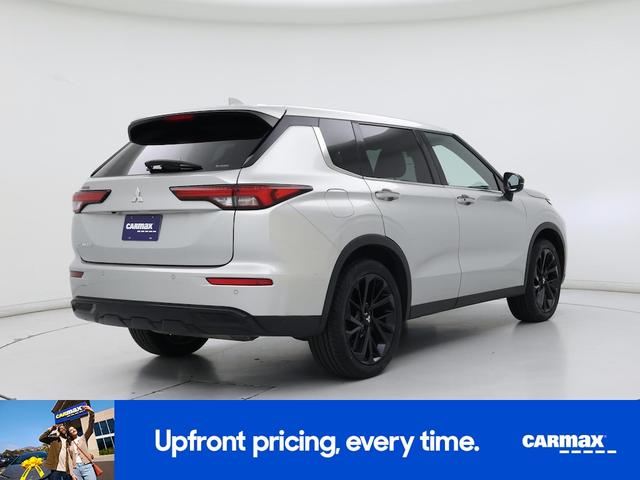 Photo of 2022 Silver Mitsubishi Outlander