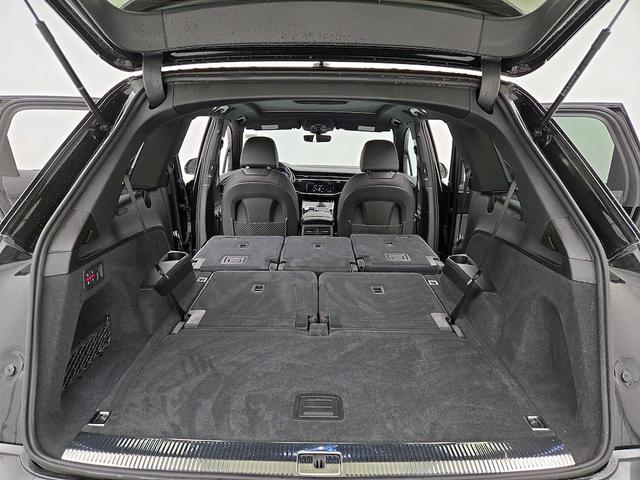 Photo of 2022 Black Audi Q7