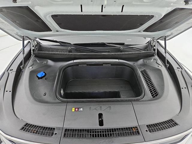 Photo of 2024 Silver Kia EV9