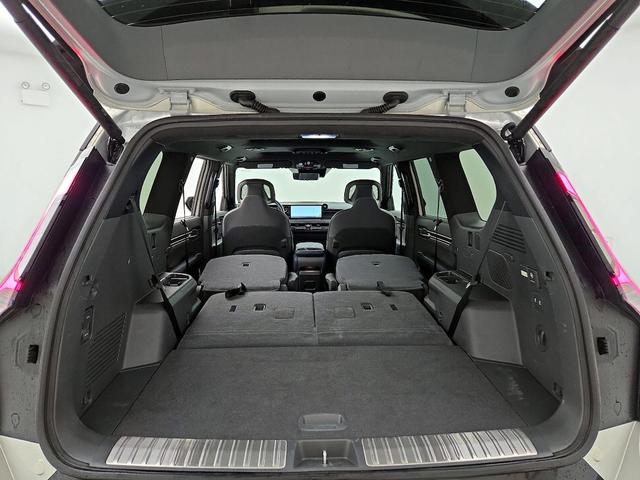 Photo of 2024 Silver Kia EV9