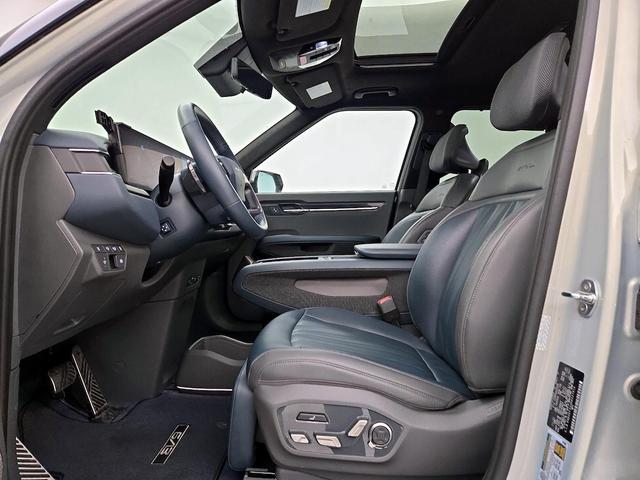 Photo of 2024 Silver Kia EV9