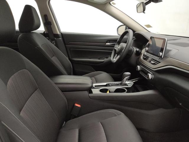 Photo of 2024 Gun Metallic Nissan Altima