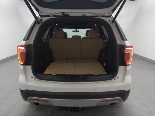 Photo of 2017 White Ford Explorer