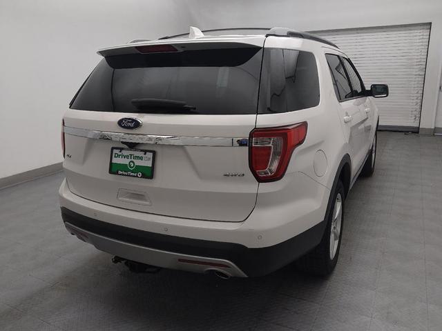Photo of 2017 White Ford Explorer