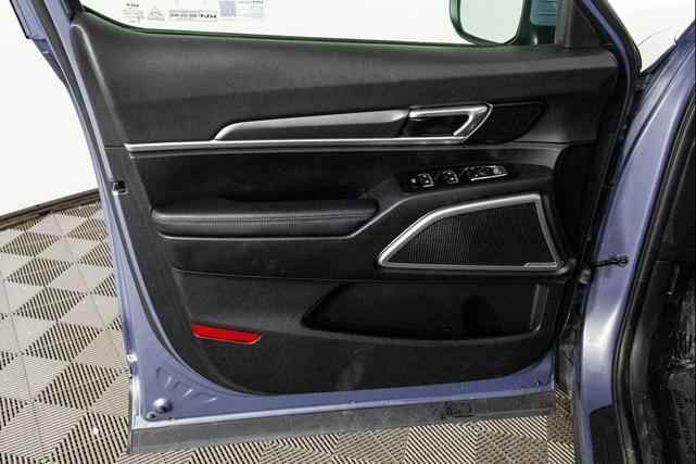 Photo of 2022 Everlasting Silver Kia Telluride