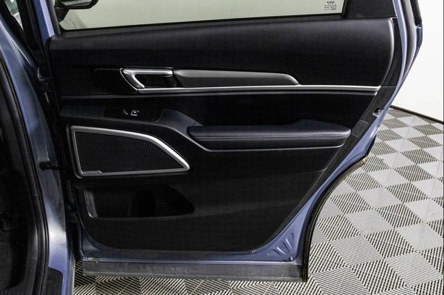 Photo of 2022 Everlasting Silver Kia Telluride