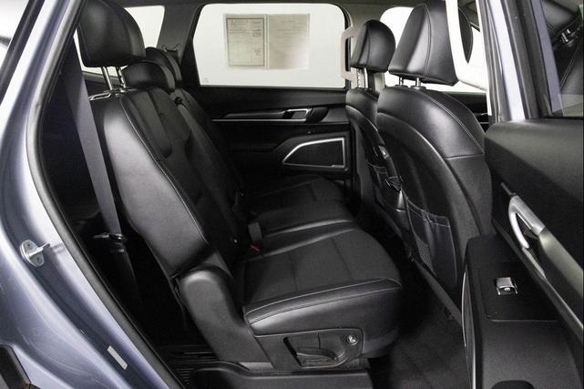 Photo of 2022 Everlasting Silver Kia Telluride
