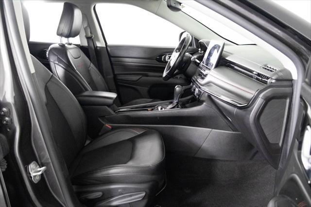 Photo of 2022 Granite Crystal Metallic Clearcoat Jeep Compass