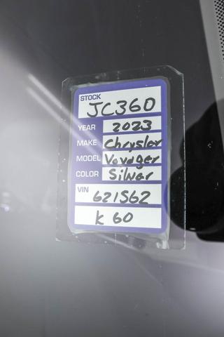 Photo of 2023 Silver Mist Clearcoat Chrysler Voyager