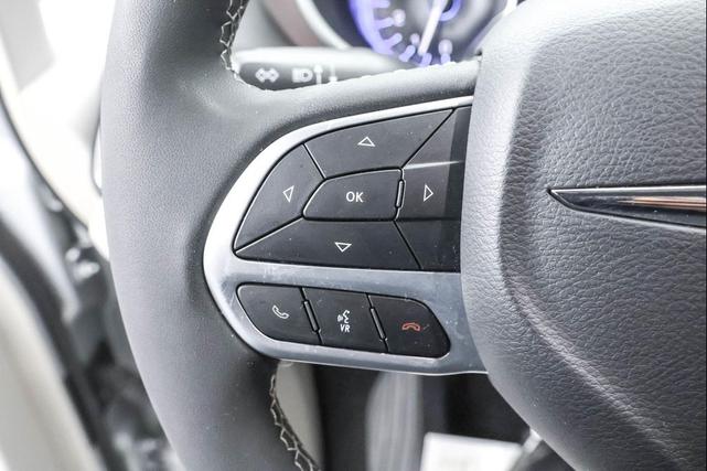Photo of 2023 Silver Mist Clearcoat Chrysler Voyager