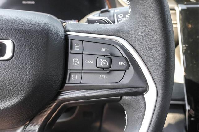 Photo of 2025 Diamond Black Crystal Pearlcoat Jeep Grand Cherokee L