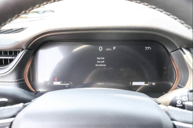 Photo of 2025 Diamond Black Crystal Pearlcoat Jeep Grand Cherokee L