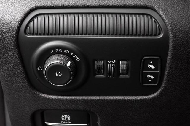 Photo of 2023 Diamond Black Crystal Pearlcoat Jeep Wagoneer