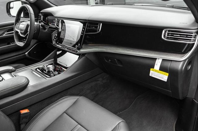 Photo of 2023 Diamond Black Crystal Pearlcoat Jeep Wagoneer