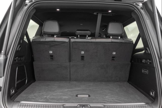 Photo of 2023 Diamond Black Crystal Pearlcoat Jeep Wagoneer