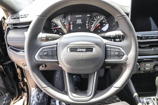 Photo of 2025 Diamond Black Crystal Pearlcoat Jeep Compass