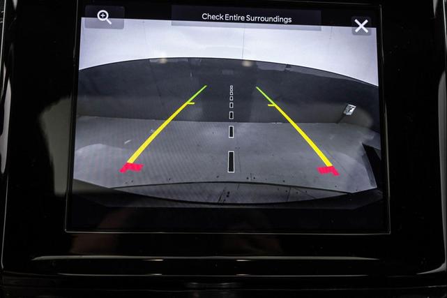 Photo of 2023 Diamond Black Crystal Pearlcoat Jeep Grand Cherokee