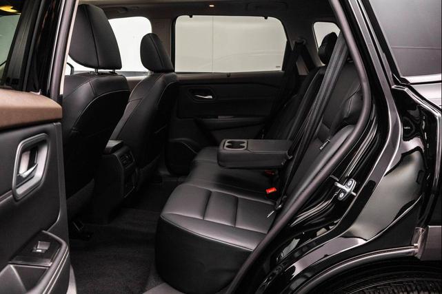 Photo of 2023 Super Black Nissan Rogue