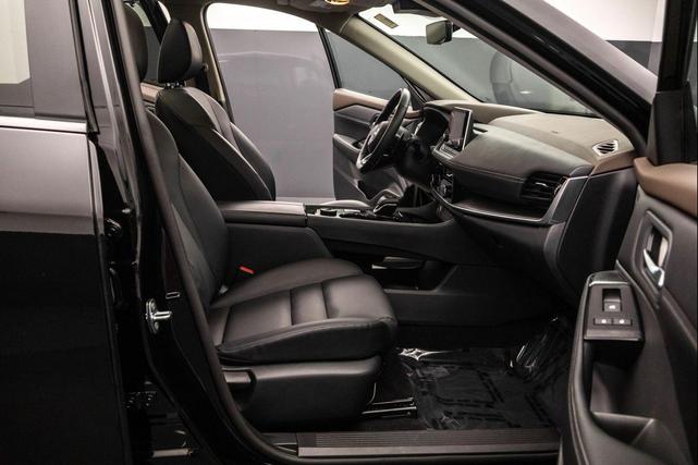 Photo of 2023 Super Black Nissan Rogue